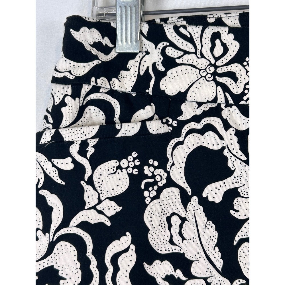 Chicos Womens Black White Floral Damask Ankle Pants Slim Leg Stretch Size 1 - Picture 3 of 10